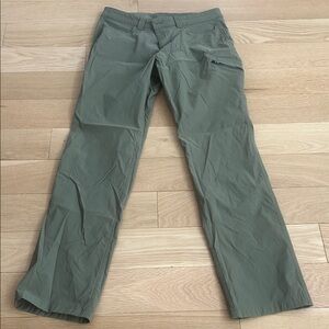 Eddie Bauer Cargo Tech Pants in Olive Green